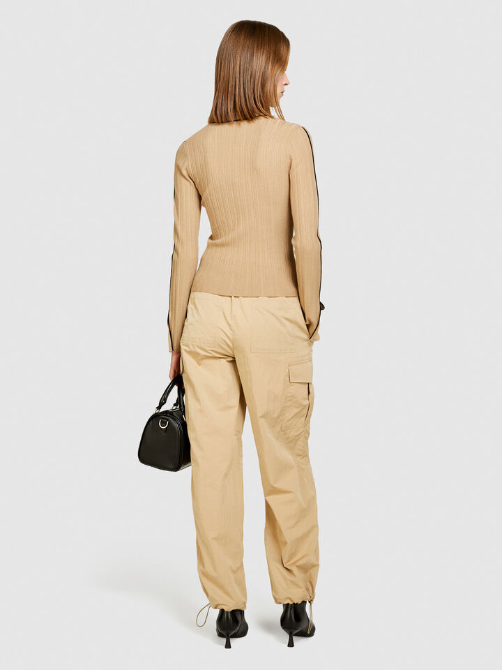 Cargo trousers with pockets - women's joggers - Camel | Sisley image number 3